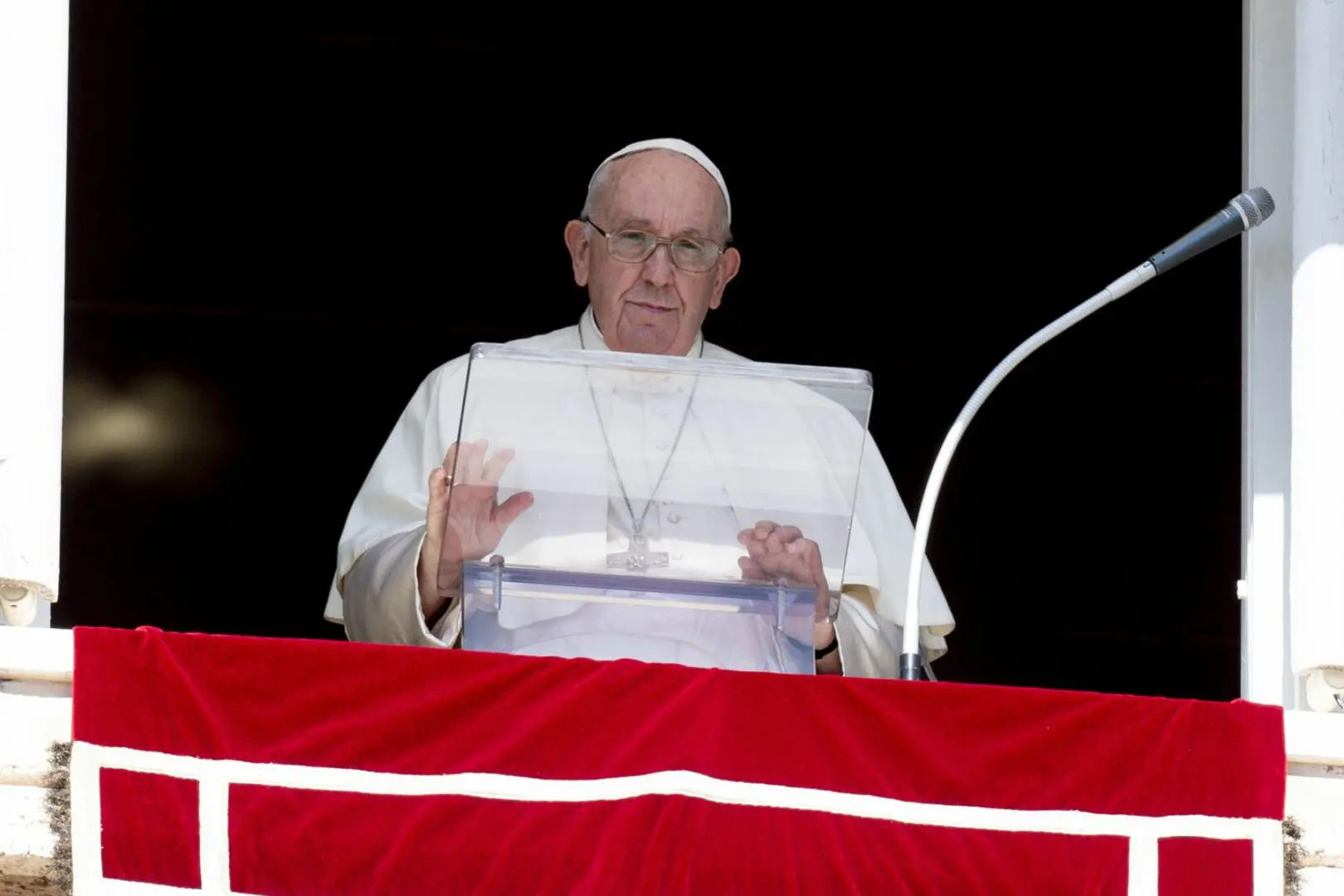 Papa Francesco “Chiedo il cessate il fuoco immediato su tutti i fronti” Papa Francesco “Chiedo il cessate il fuoco immediato su tutti i fronti”