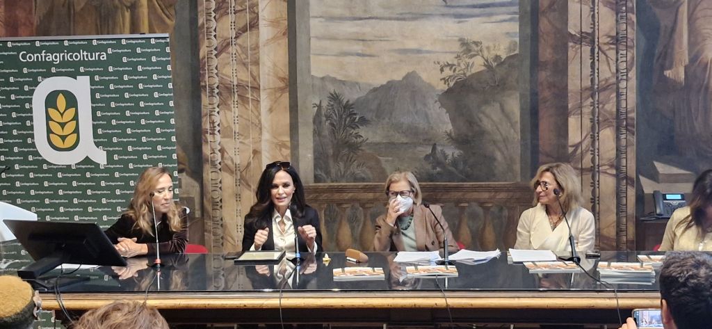Da Confagricoltura Donna fondi per la onlus di Maria Grazia Cucinotta Da Confagricoltura Donna fondi per la onlus di Maria Grazia Cucinotta