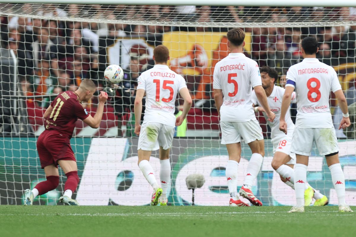 La Roma non molla il sogno Champions, battuta la Fiorentina La Roma non molla il sogno Champions, battuta la Fiorentina