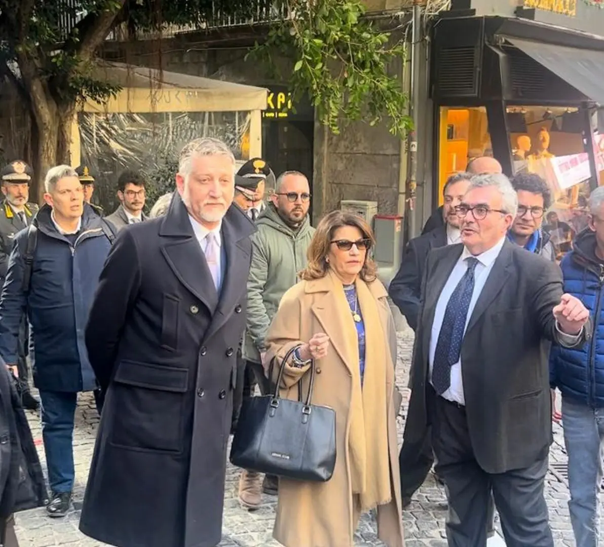 Giuli &ldquo;Massimo sforzo del governo per il restauro del teatro Sannazaro&rdquo;