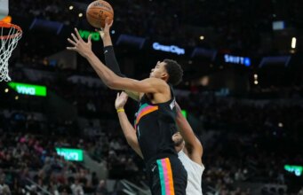 Ottava vittoria di fila degli Spurs, Bucks fuori dalla post-season