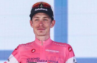 Vingegaard cala il poker, vince la 16^ tappa e consolida la maglia rosa