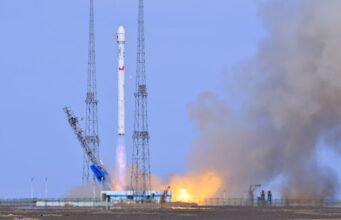 Cina, lanciati due nuovi satelliti nello spazio