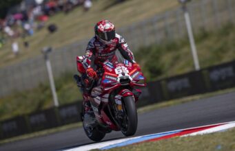 Bagnaia vince la Sprint di Brno davanti a Ogura e Marquez, out Bezzecchi