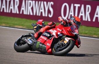 Marc Marquez in pole al Sachsenring, caduta per Bezzecchi
