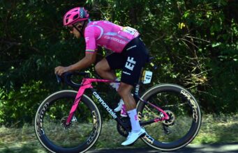 Al Tour Carapaz vince la 18^ tappa, Pogacar saldamente in maglia gialla