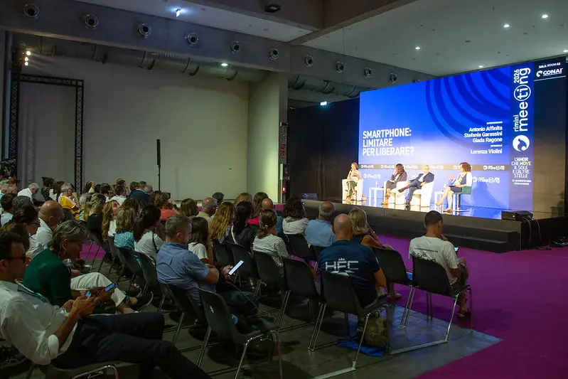 L&rsquo;uso degli smartphone tra limiti e libert&agrave;, dibattito al Meeting di Rimini