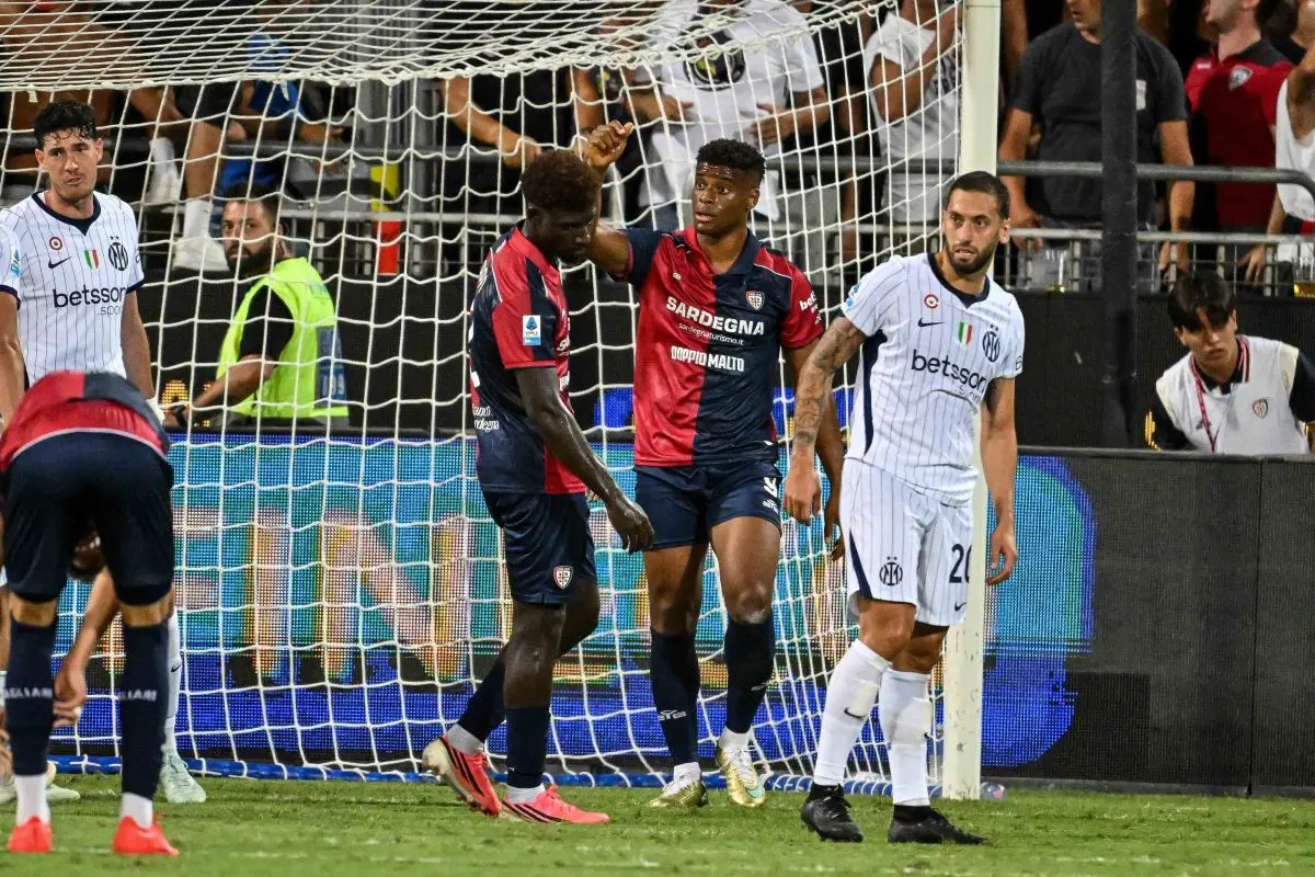 Calhanoglu lancia l&rsquo;Inter a Cagliari, nerazzurri a punteggio pieno