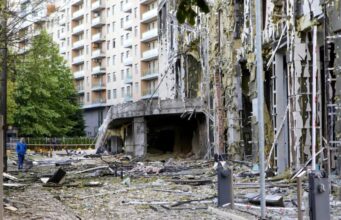Riprendono gli attacchi russi su Kiev, almeno due morti e sette feriti