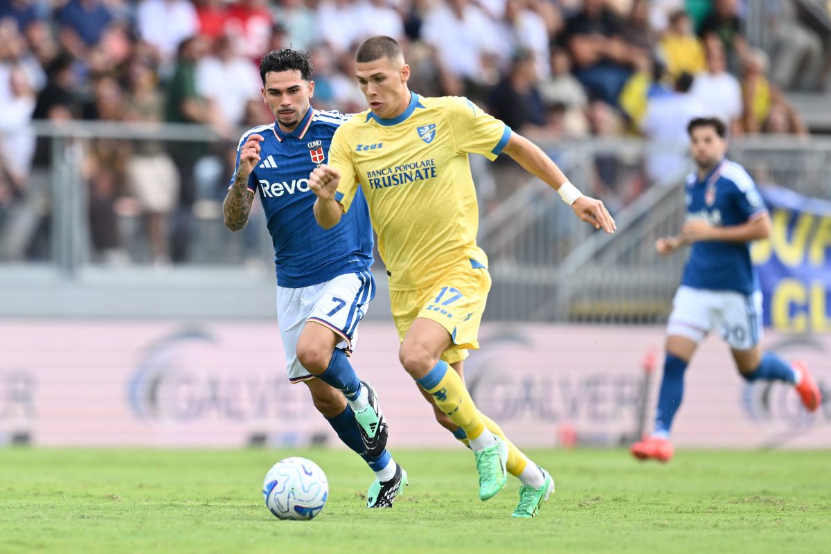 Primo ko per il Como, steso 2-0 dal Frosinone con Cal&ograve; e Kvernadze