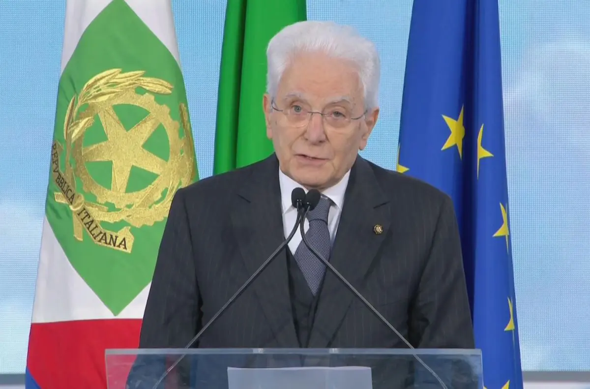 Mattarella “La scuola è aperta a tutti, deve unire e non lacerare”