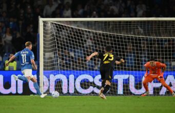 Doppietta De Bruyne e gol di Lang, al Maradona il Napoli batte 3-0 il Frosinone