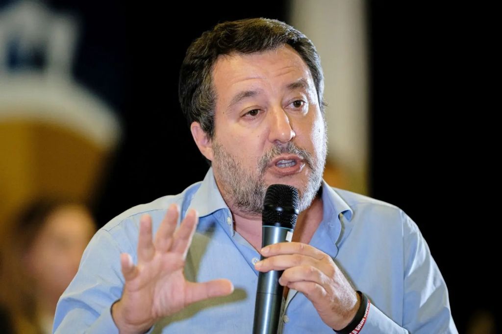 Salvini &ldquo;Non sar&agrave; una manovra lacrime e sangue, vogliamo la pensione a 64 anni&rdquo;