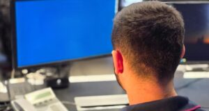 Propaganda neonazista sui social e armi, denunciato un minore a Roma